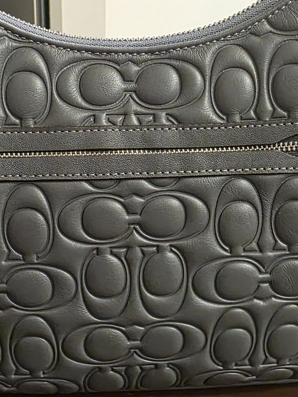 Beautiful COACH Embossed Signature Leather Shoulder Bag in Grayish Blue - Picture 4 of 8